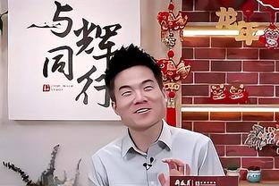 你小子偷袭？拉菲尼亚疑似抢罚莱万任意球，两人在场上喊话